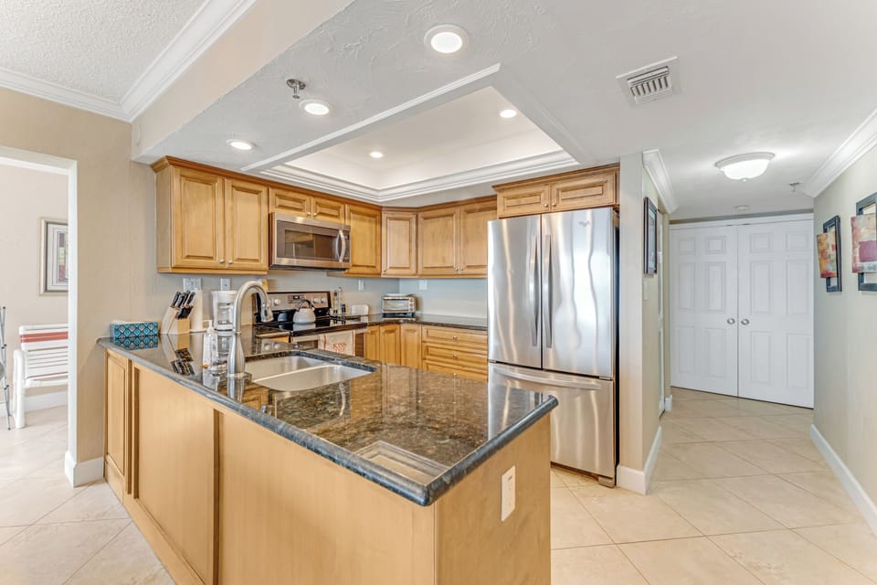 Cozy kitchen with everything you need for beachfront meals.