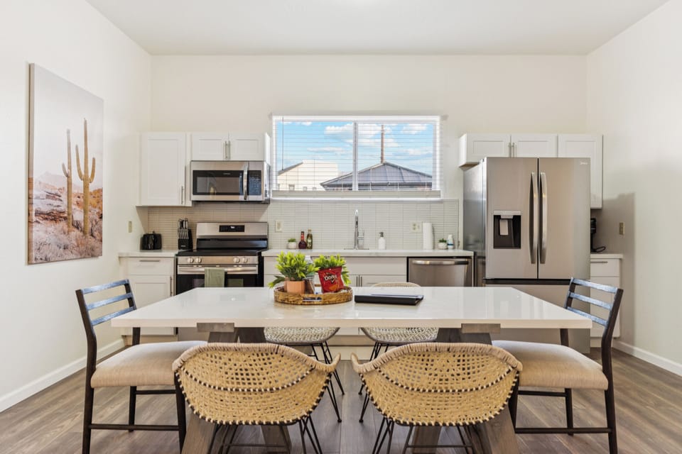 Spacious, modern and comfortable - a great place to cook in to save on eating out!