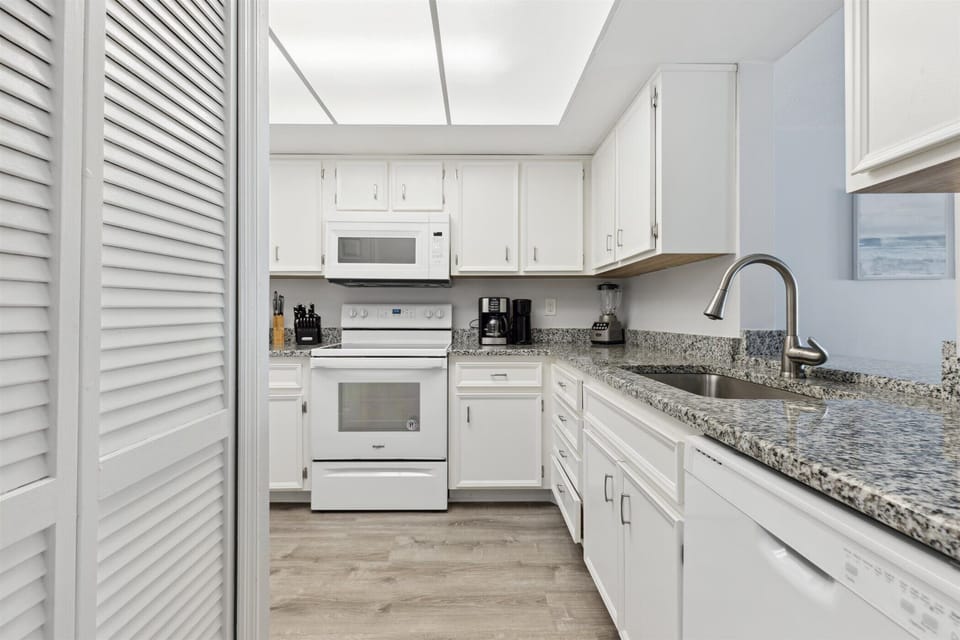 Fully equipped kitchen to prepare all of your favorite meals!