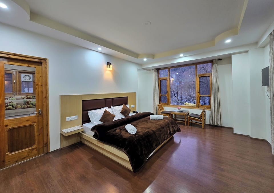 Superior Room, Balcony, Mountain View | Egyptian cotton sheets, premium bedding, rollaway beds, free WiFi