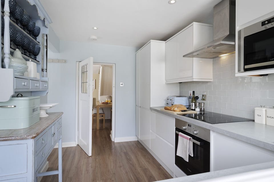 Appletree Cottage Kitchen - StayCotswold