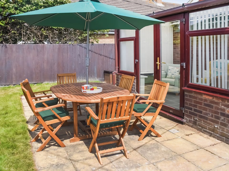 Sitting-out-area | Beach Escape, Bacton