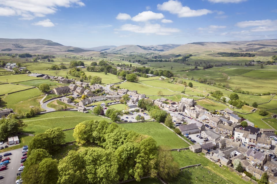 Bridge Cottage is perfect walking country with the Pennine Way weaving its way through the town