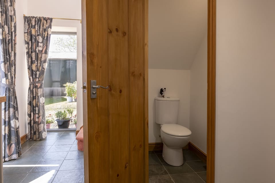 Ground floor: Cloakroom