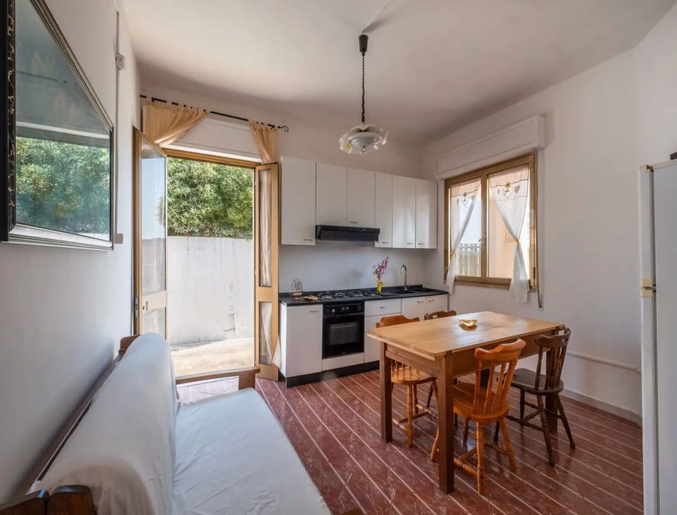 Autumn, Kitchen, Living Room, Spring, Summer