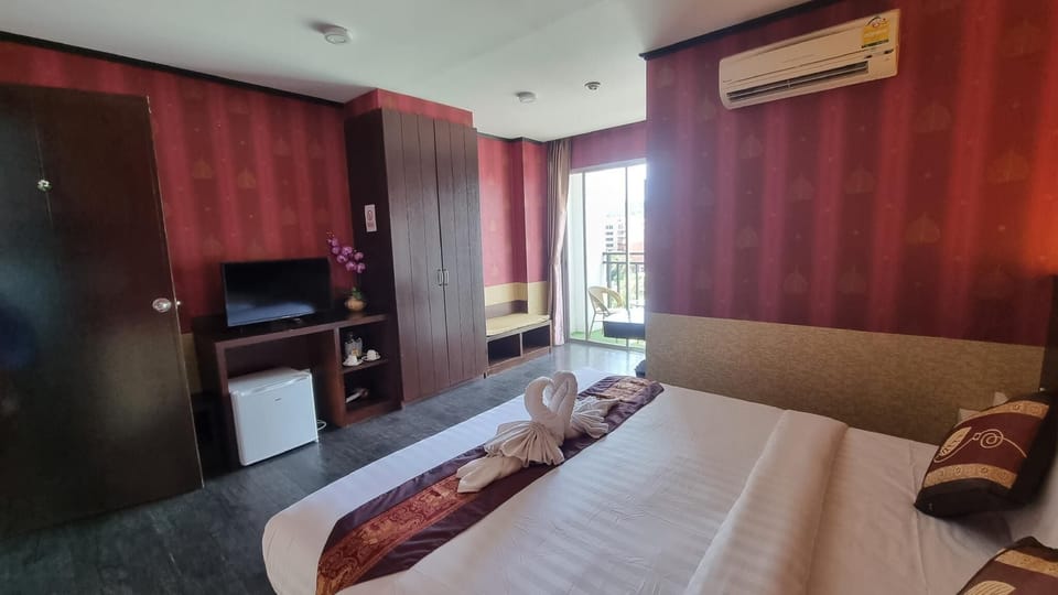 Desk, laptop workspace, free WiFi, bed sheets