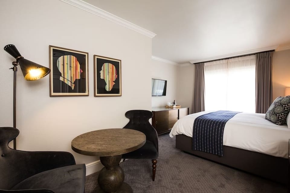 Spread out and relax in a spacious room with seating.