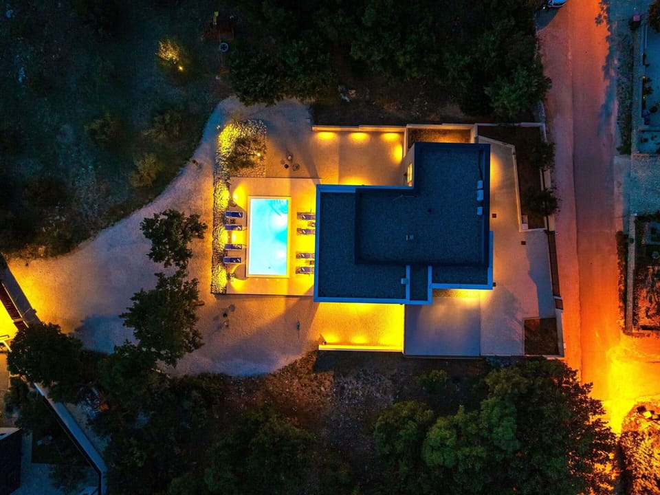 Swimming Pool, Night, Resort, Landscape Lighting, Eco Hotel, Midnight, Design, Hotel, Villa, Water Feature