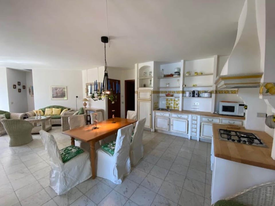 Villa, 3 Bedrooms, Private Pool, Garden View | Dining room