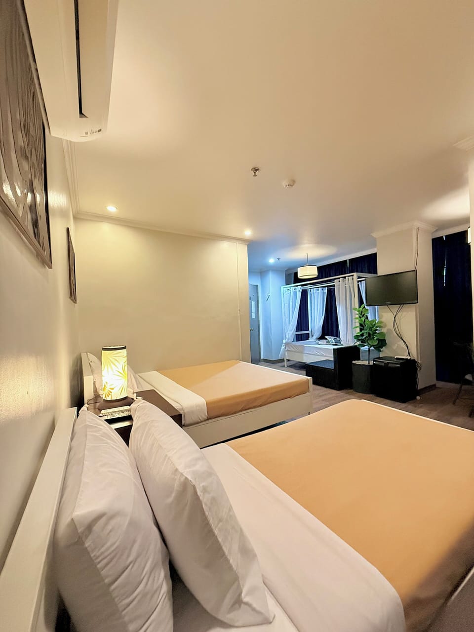 Basic Triple Room, Non Smoking | Desk