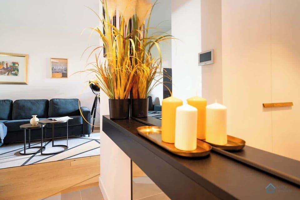 Decorative details in the apartment. 