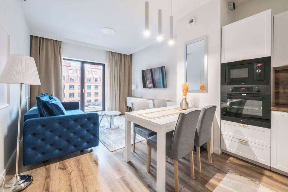 Experience the best of open-plan living in this combined kitchen and dining area. The seamless flow between spaces makes it ideal for entertaining and everyday living.