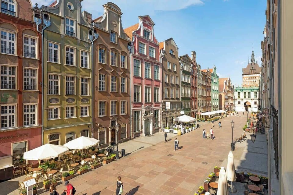 Here history meets modernity, and the Royal Route is filled with tourists and locals enjoying the unique atmosphere.