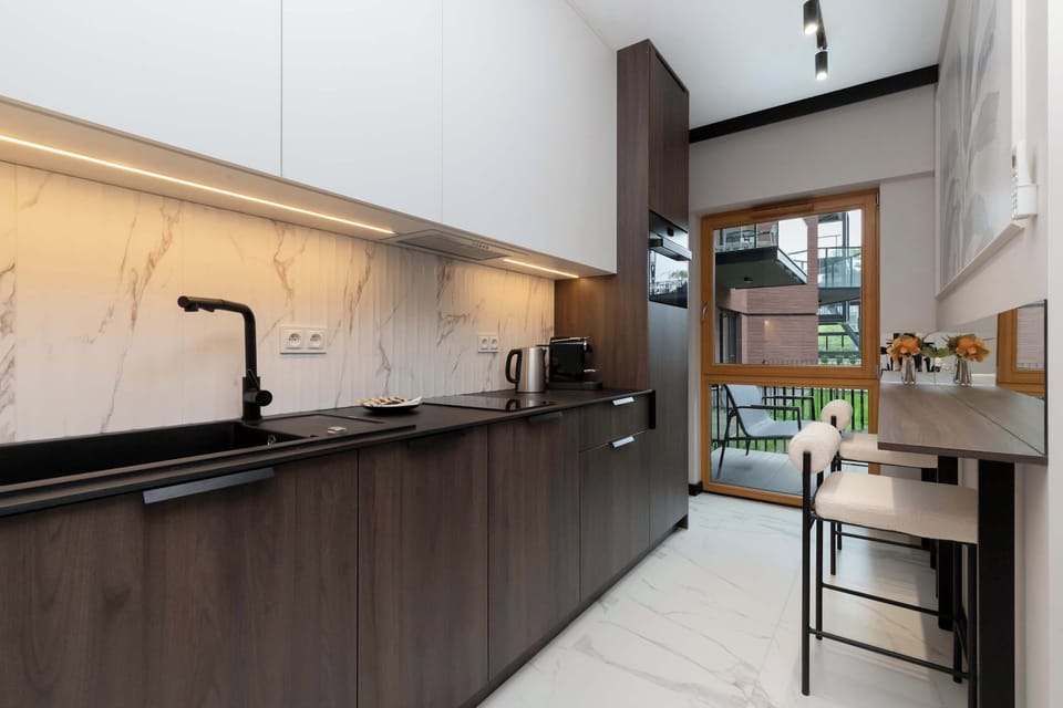 Modern and stylish kitchenette with worktop and bar chairs.