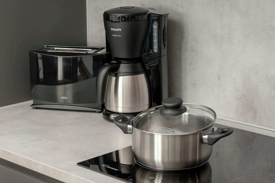 Coffee maker and toaster to make your morning more pleasant. 