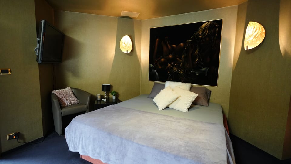 Comfort Room | Free WiFi