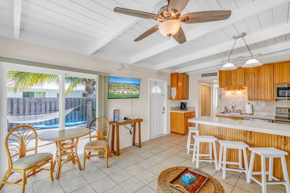 Living room to the kitchen