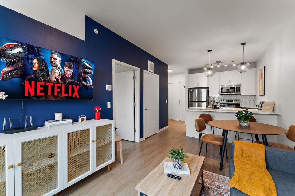 Living Room: Stylish space with a view, perfect for movie nights and gourmet meals!