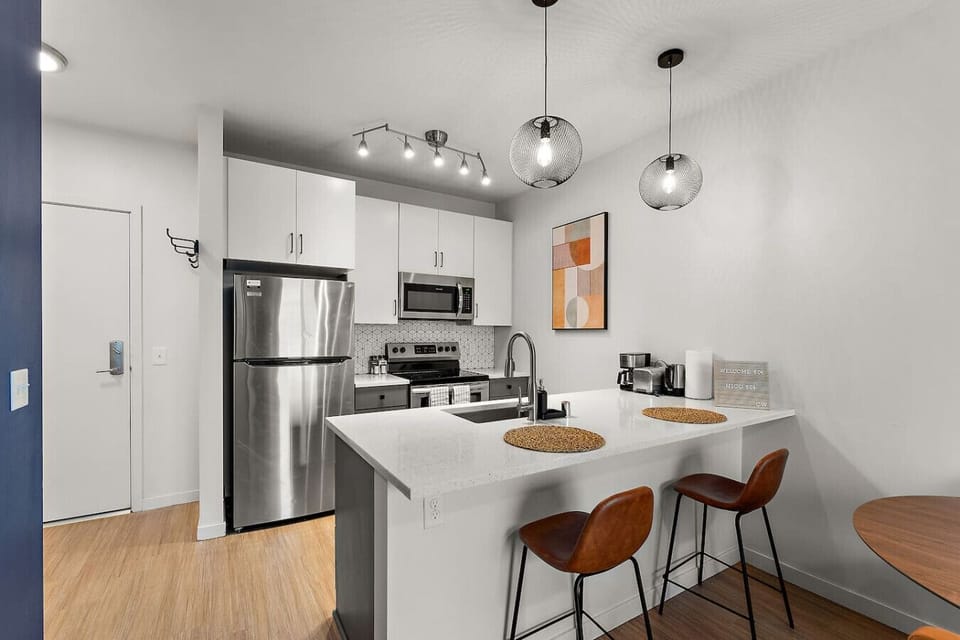 Kitchen: Bright and modern with stylish seating for culinary adventures!