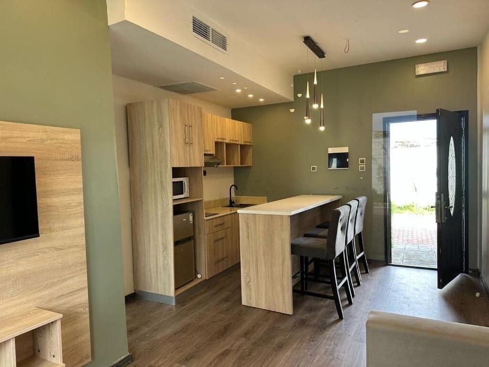 Full-size fridge, microwave, stovetop, coffee/tea maker