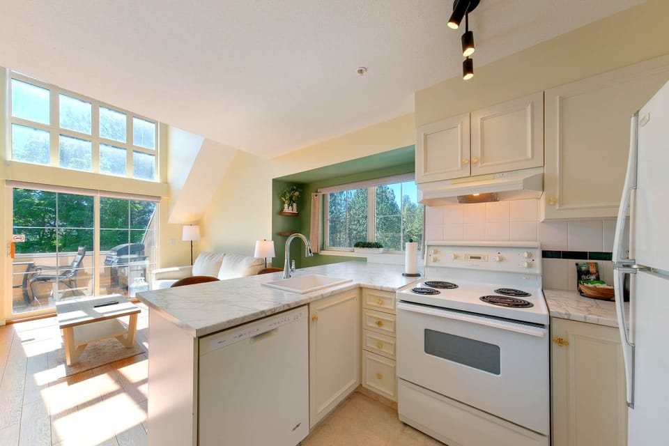 Unit 313 Full Kitchen