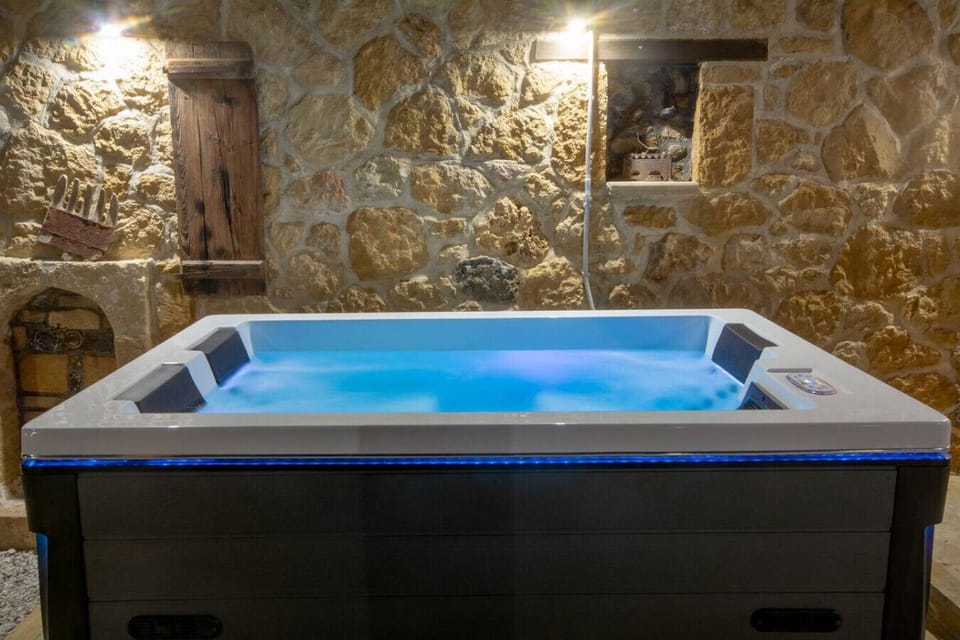 Indoor spa tub
