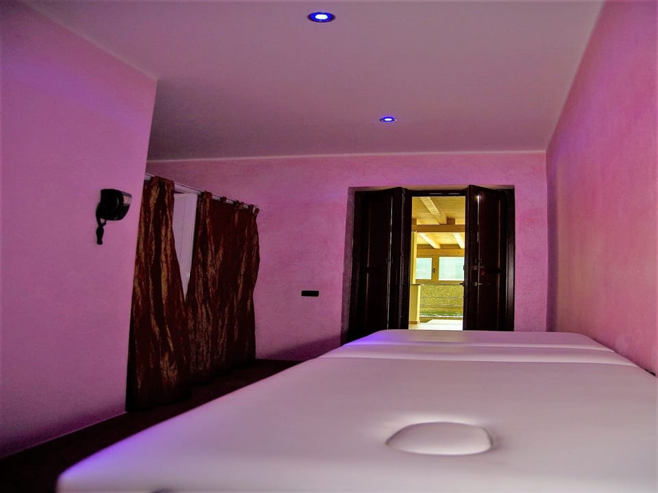 Hydrotherapy, massage/treatment rooms