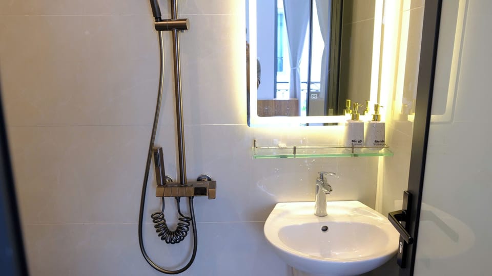 Shower, hydromassage showerhead, hair dryer, slippers
