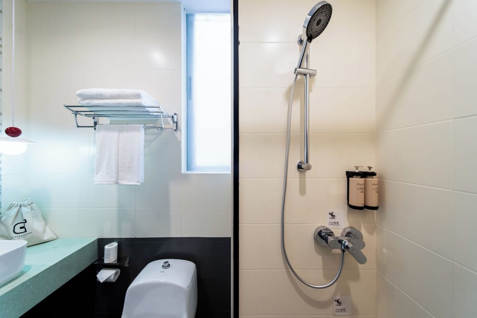 Deluxe Suite, 1 King Bed, Smoking, Housekeeping | Bathroom | Slippers