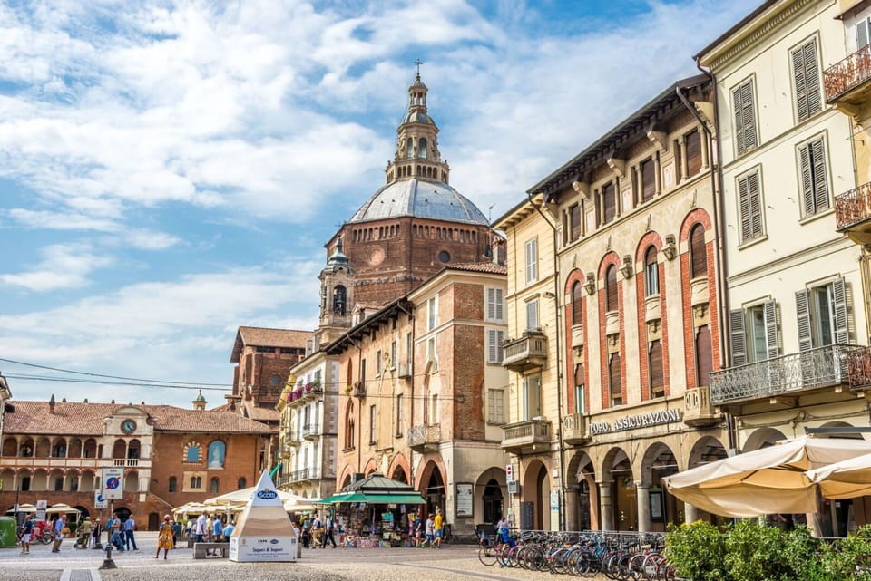 Building, City, Urban Area, Public Space, Facade, Town, Tourist Attraction, Town Square