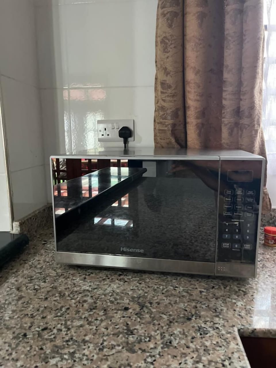 Full-size fridge, microwave, oven, dishwasher