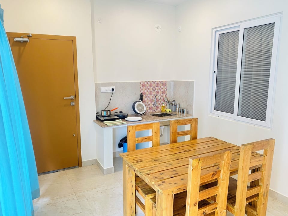 Deluxe Studio, Kitchen | Private kitchen