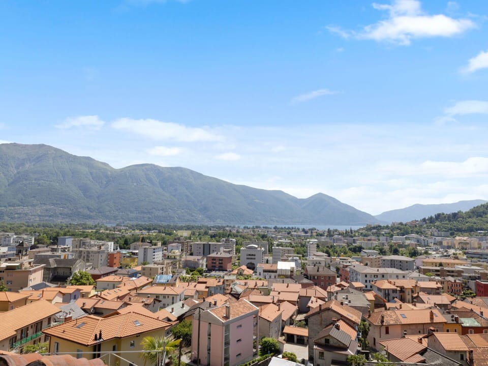 Mountain, Mountainous Landforms, Daytime, Hill, Mountain Range, Urban Area, Residential Area, Town, Horizon, Neighbourhood