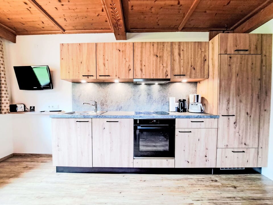 Wood, Wood Stain, Cabinetry, Hardwood, Kitchen, Plank, Cupboard, Winter, Countertop, Plywood