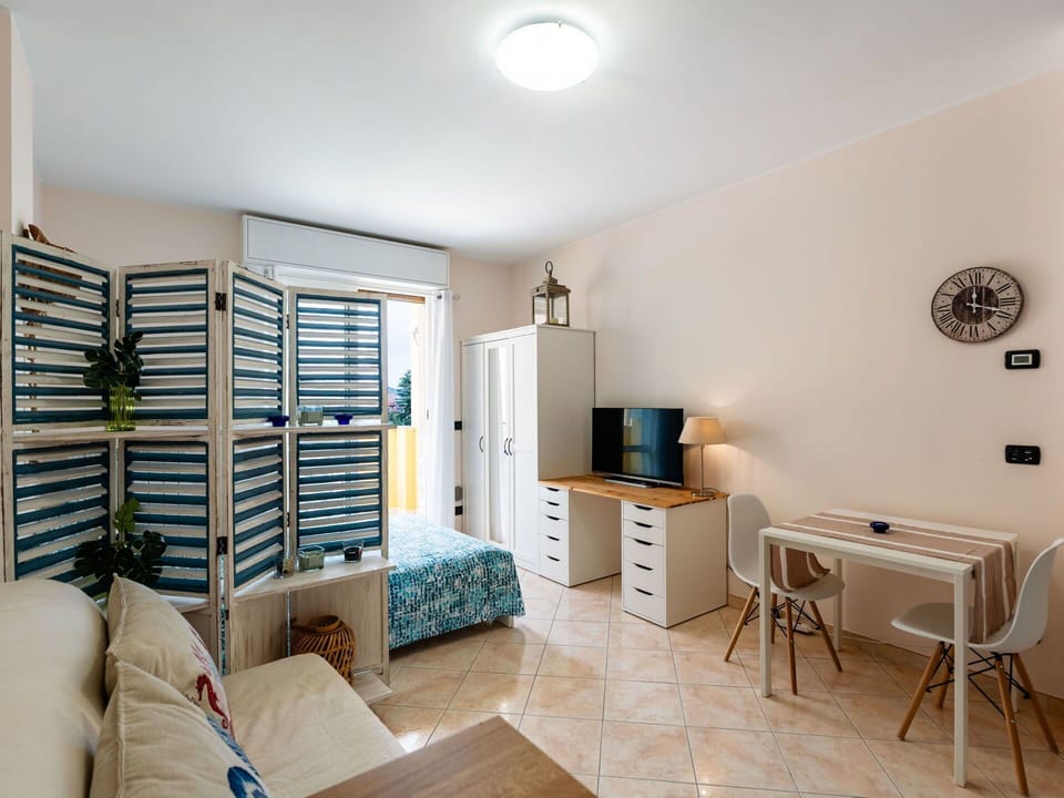 Furniture, Interior Design, Flooring, Wall, Floor, Wood, Room, Ceiling, Apartment, Lighting