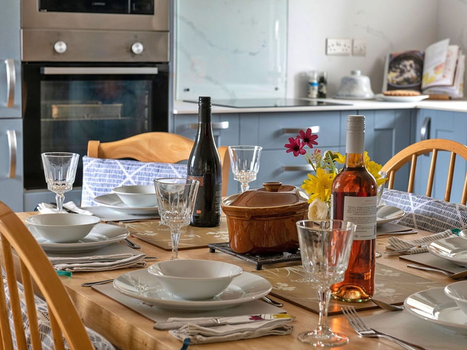 Furniture, Tableware, Serveware, Table, Dishware, Dining Room, Stemware, Interior Design, Plate