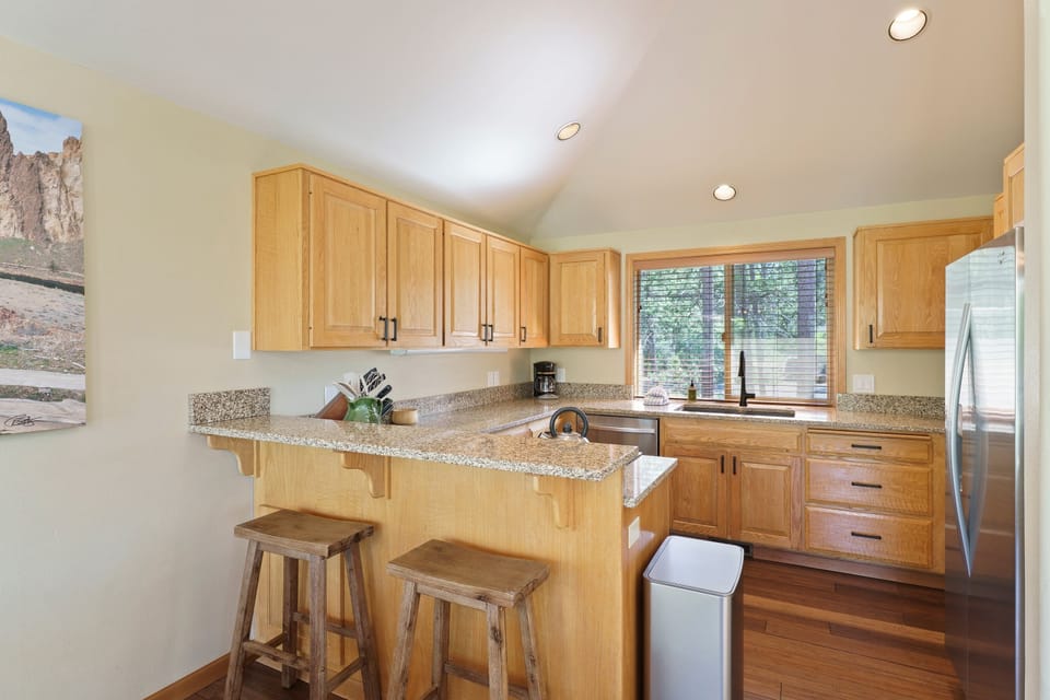House, 4 Bedrooms | Private kitchen | Fridge, oven, coffee/tea maker, toaster