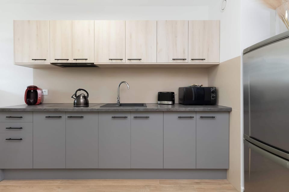 The built-in kitchen offers ample storage and a practical worktop for easy meal prep.