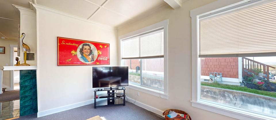 119-9th_0001_119-9th-Living-Room 2