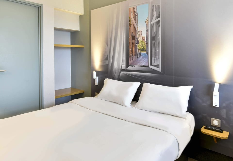 Double Room, Non Smoking | Desk, soundproofing, iron/ironing board, free WiFi