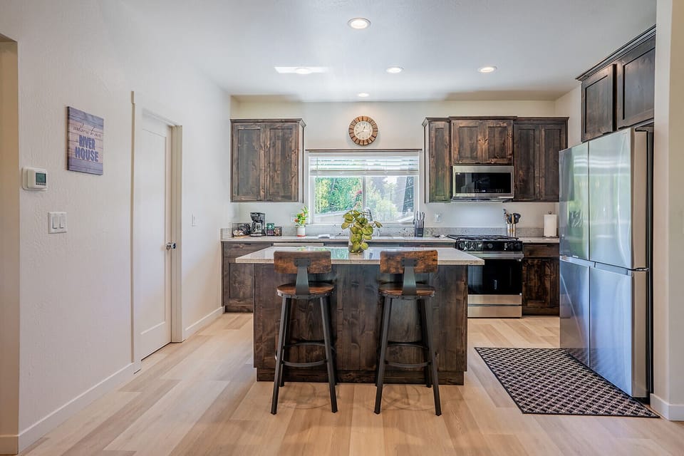Kitchen w/Island