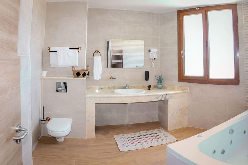 Family Room, Balcony | Bathroom | Hair dryer, towels, soap, shampoo