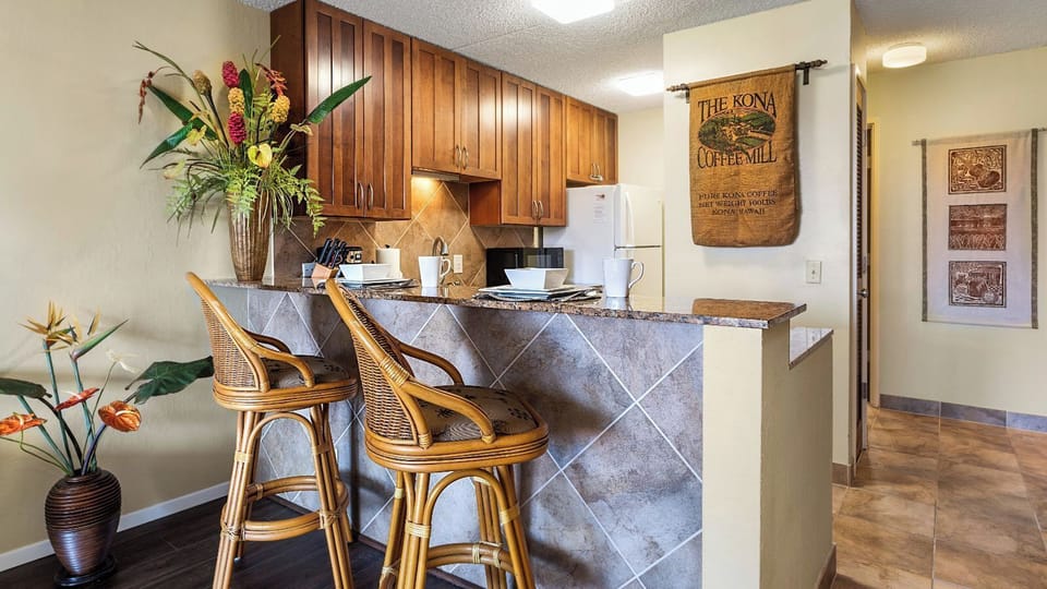Condo, 1 King Bed, Lanai, Partial Ocean View (Kona Pacific C520.) | Private kitchen | Dining tables