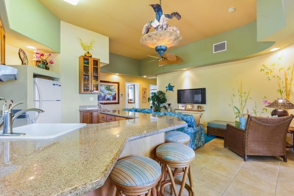 Condo, Multiple Beds, Lanai, Ocean View (Kahaluu Beach Villas 303) | Interior