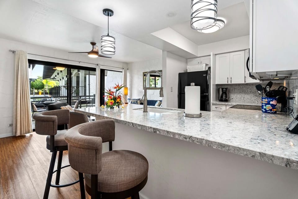 Condo, 1 King Bed, Lanai, Garden View (Casa de Emdeko 202) | Private kitchen | Dining tables