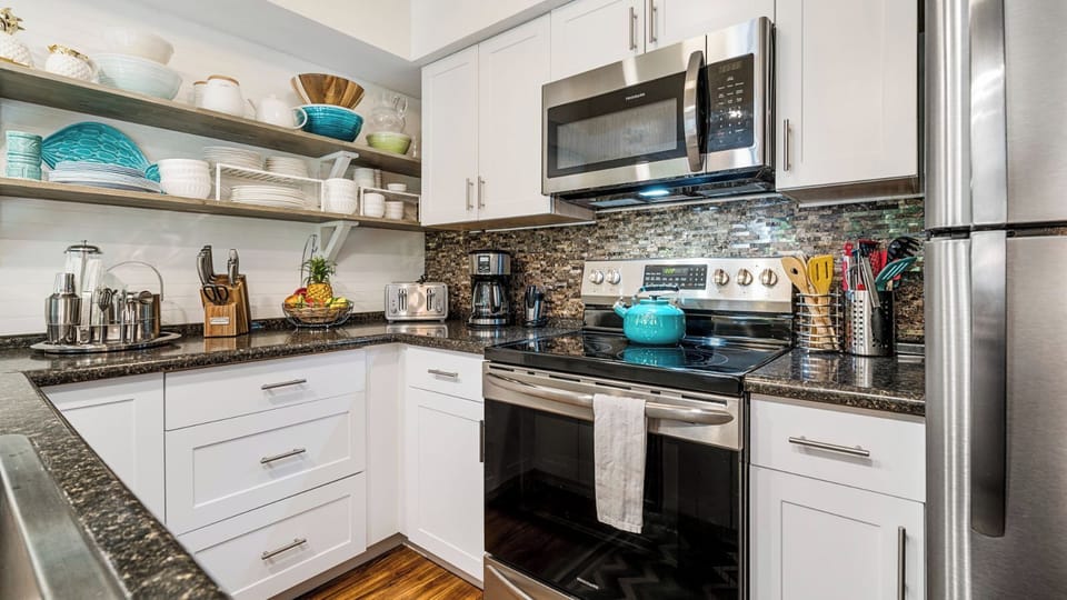 Condo, 1 King Bed with Sofa bed, Lanai, Garden View (Casa de Emdeko 116) | Private kitchen | Dining tables