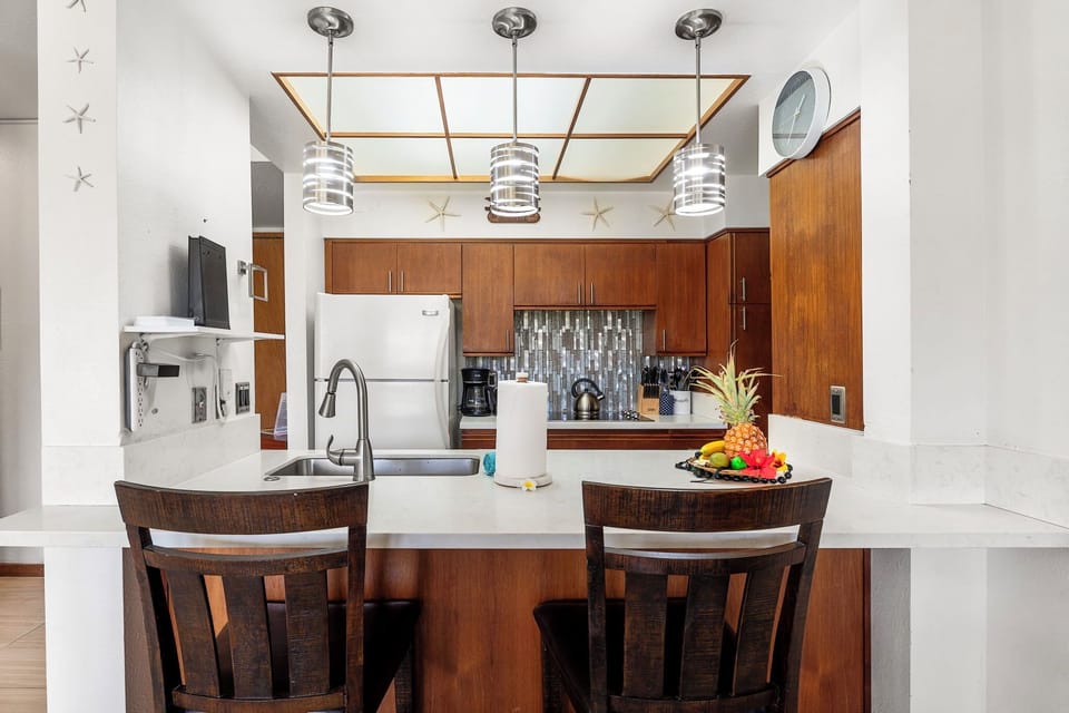 Condo, Multiple Beds, Lanai, Garden View (The Shores at Waikoloa 114) | Private kitchen | Dining tables