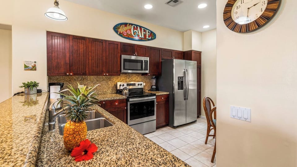 Condo, Multiple Beds, Lanai, Golf View (Fairway Villas Waikoloa K3) | Private kitchen | Dining table