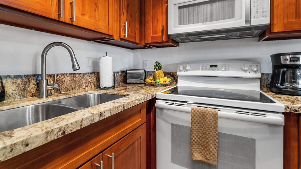 Condo, 1 Queen Bed with Sofa bed, Lanai, Partial Ocean View (Kona Isle C32) | Private kitchen | Dining tables