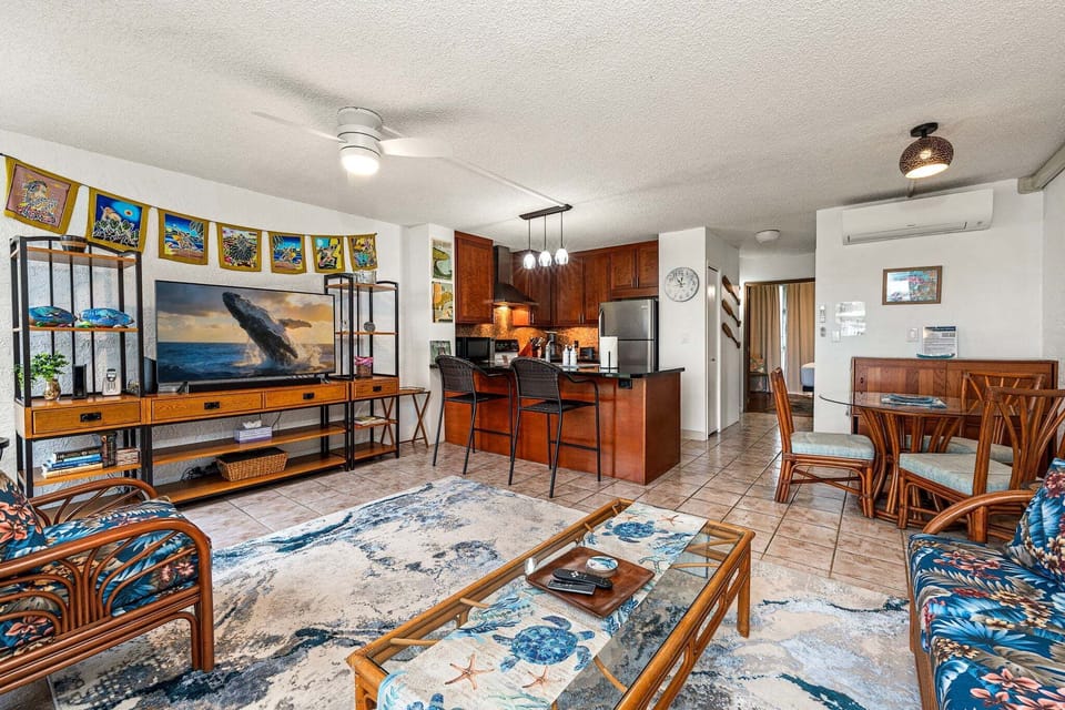 Condo, 1 Queen Bed, Lanai, Partial Ocean View (Alii Villas 319) | Living area | 42-inch flat-screen TV with digital channels